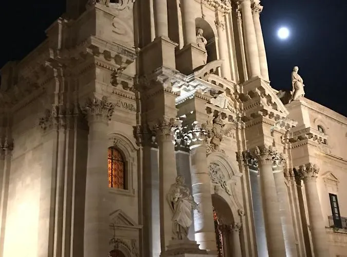 Il Tempio Di Athena - Cultura E Relax A Siracusa 3*